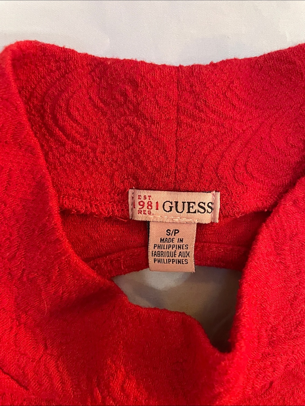 Guess Red Mock Neck Cap Sleeve Crop Top - Picture 2 of 3